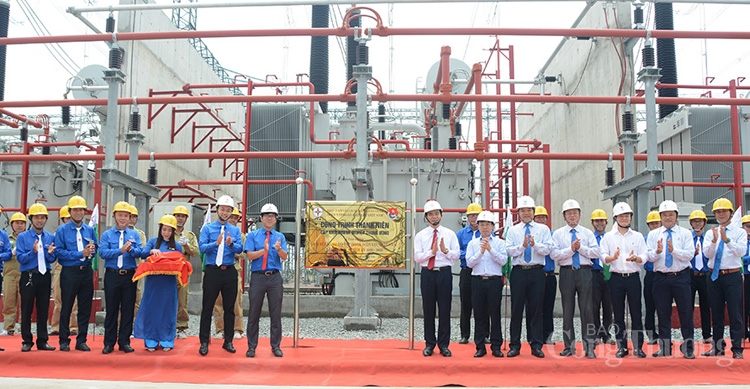 evn gan bien cong trinh tram ap 500kv my tho chao mung dai hoi dang bo lan thu iii